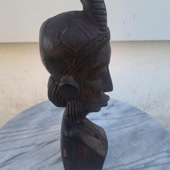 Ivory Coast African Statue of a Woman - Picture 8 of 11